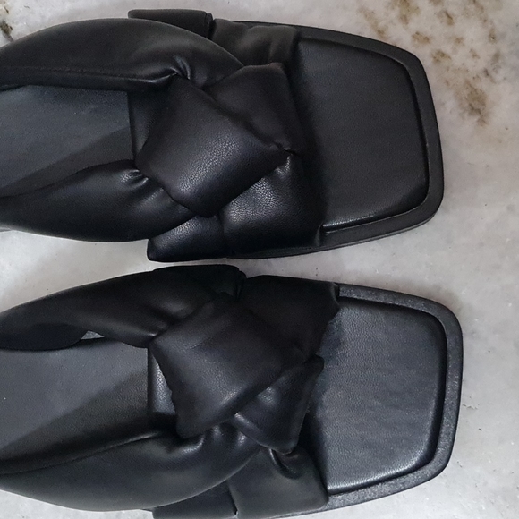 Imitation leather padded slides. - Picture 5 of 10